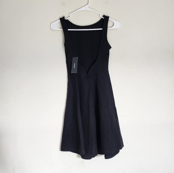 Lulus Little Black Skater Dress with Low-Cut Back Size XS NWT - Picture 2 of 8